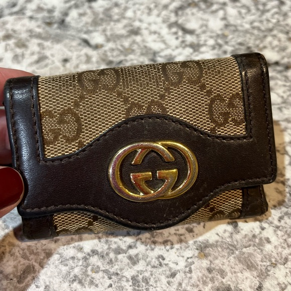 Gucci GG Interlocking G 6 Key Case - Picture 5 of 11